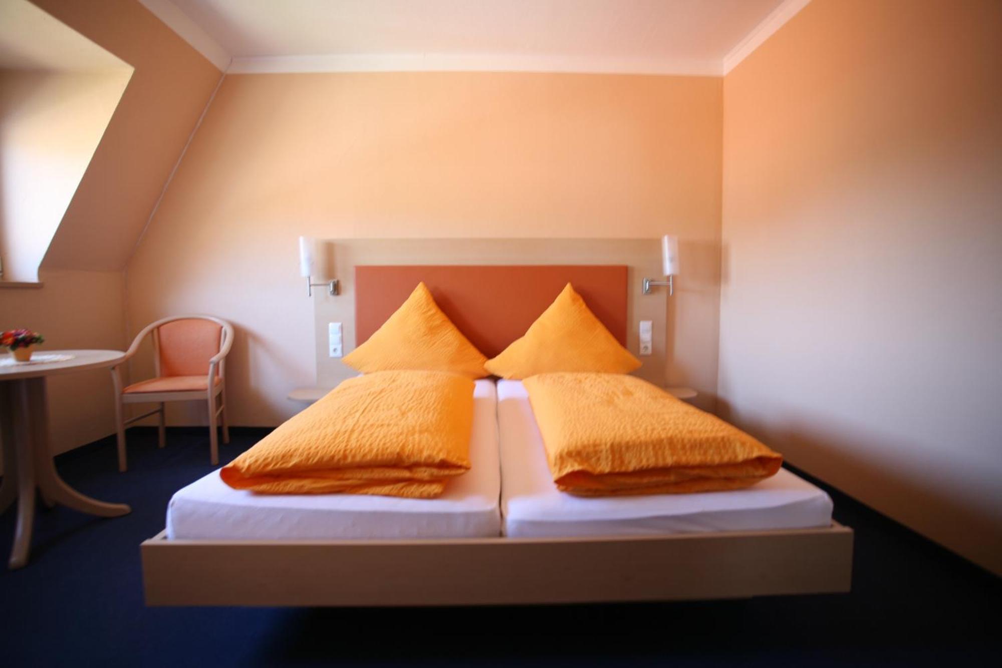 Hotel Linde Pfalz Silz  Buitenkant foto