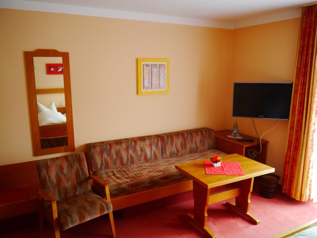 Hotel Linde Pfalz Silz  Buitenkant foto