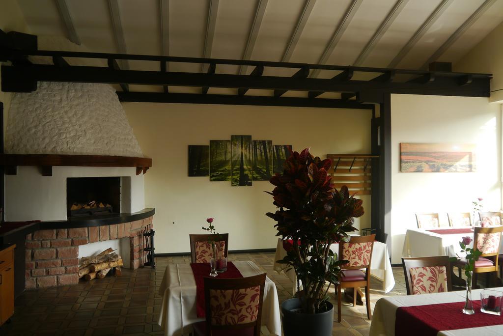 Hotel Linde Pfalz Silz  Buitenkant foto
