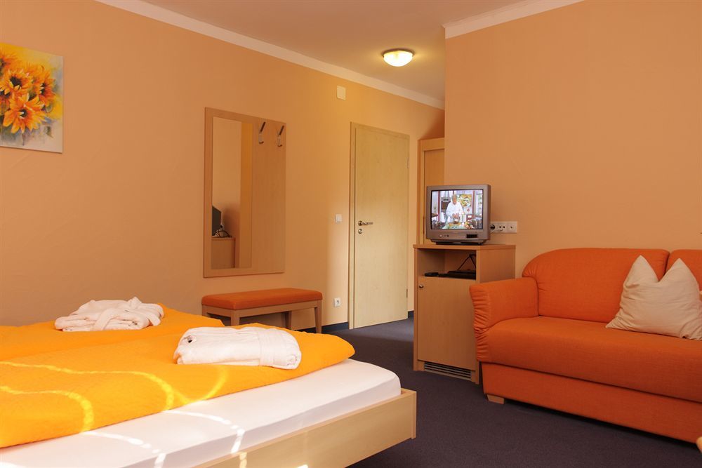 Hotel Linde Pfalz Silz  Buitenkant foto
