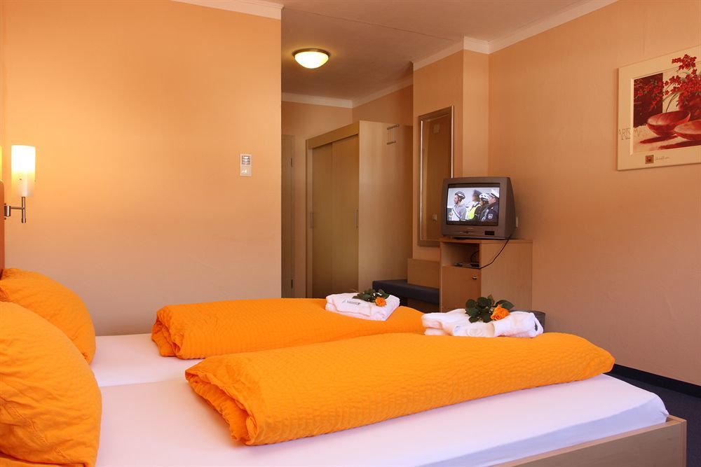 Hotel Linde Pfalz Silz  Buitenkant foto