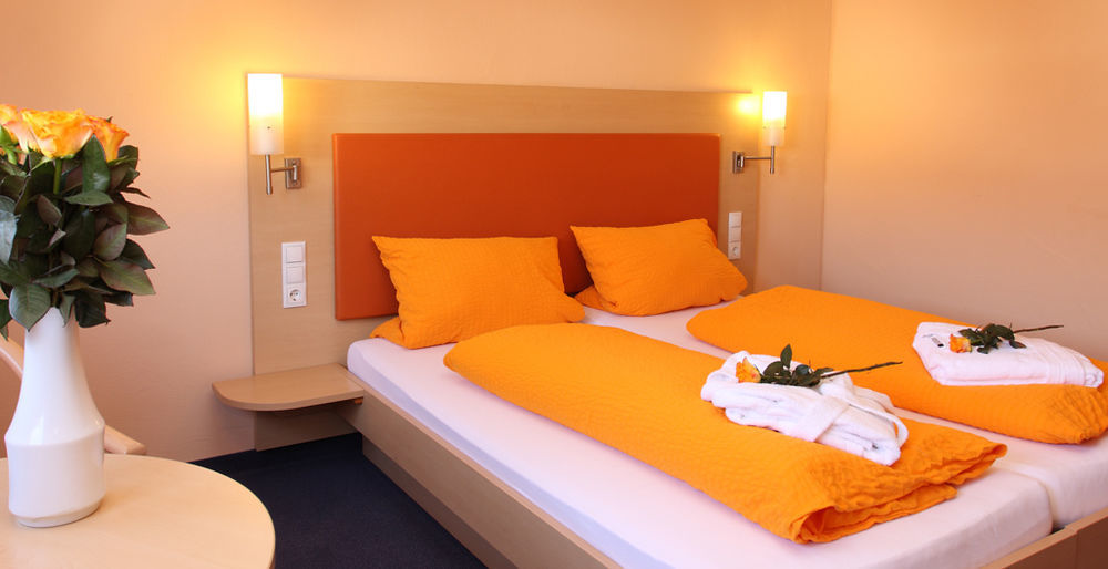Hotel Linde Pfalz Silz  Buitenkant foto