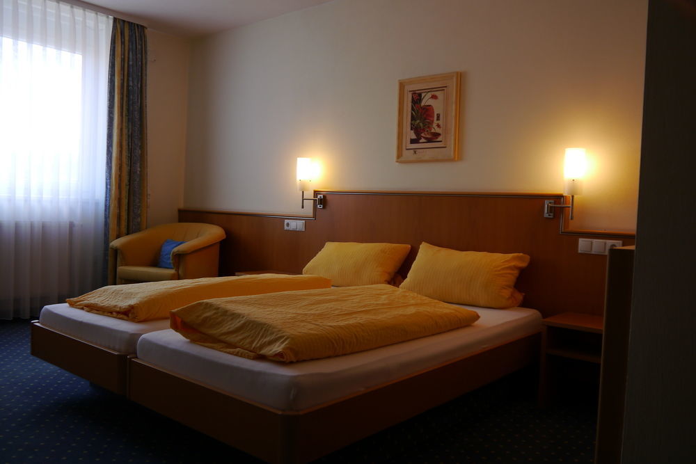 Hotel Linde Pfalz Silz  Buitenkant foto