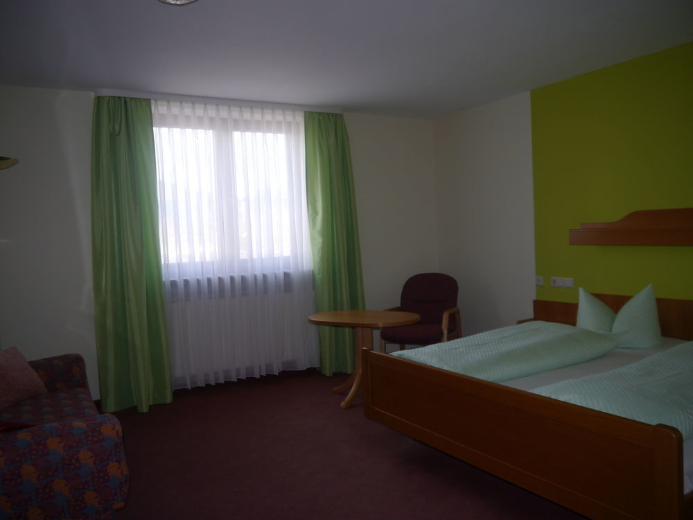 Hotel Linde Pfalz Silz  Buitenkant foto