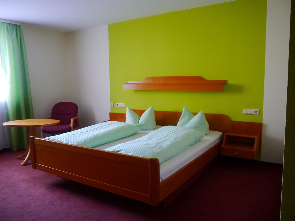 Hotel Linde Pfalz Silz  Buitenkant foto