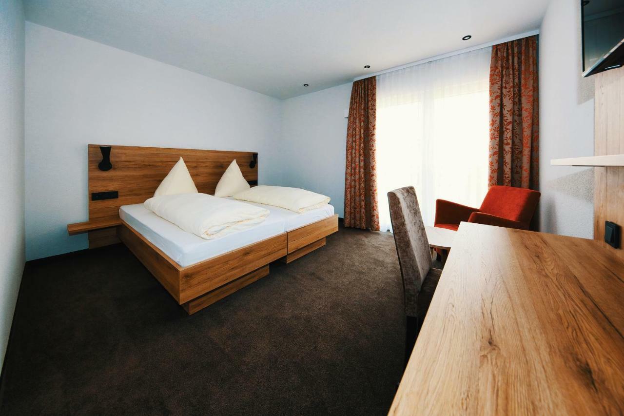 Hotel Linde Pfalz Silz  Buitenkant foto
