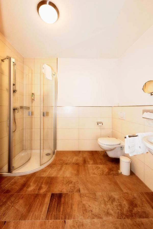 Hotel Linde Pfalz Silz  Buitenkant foto