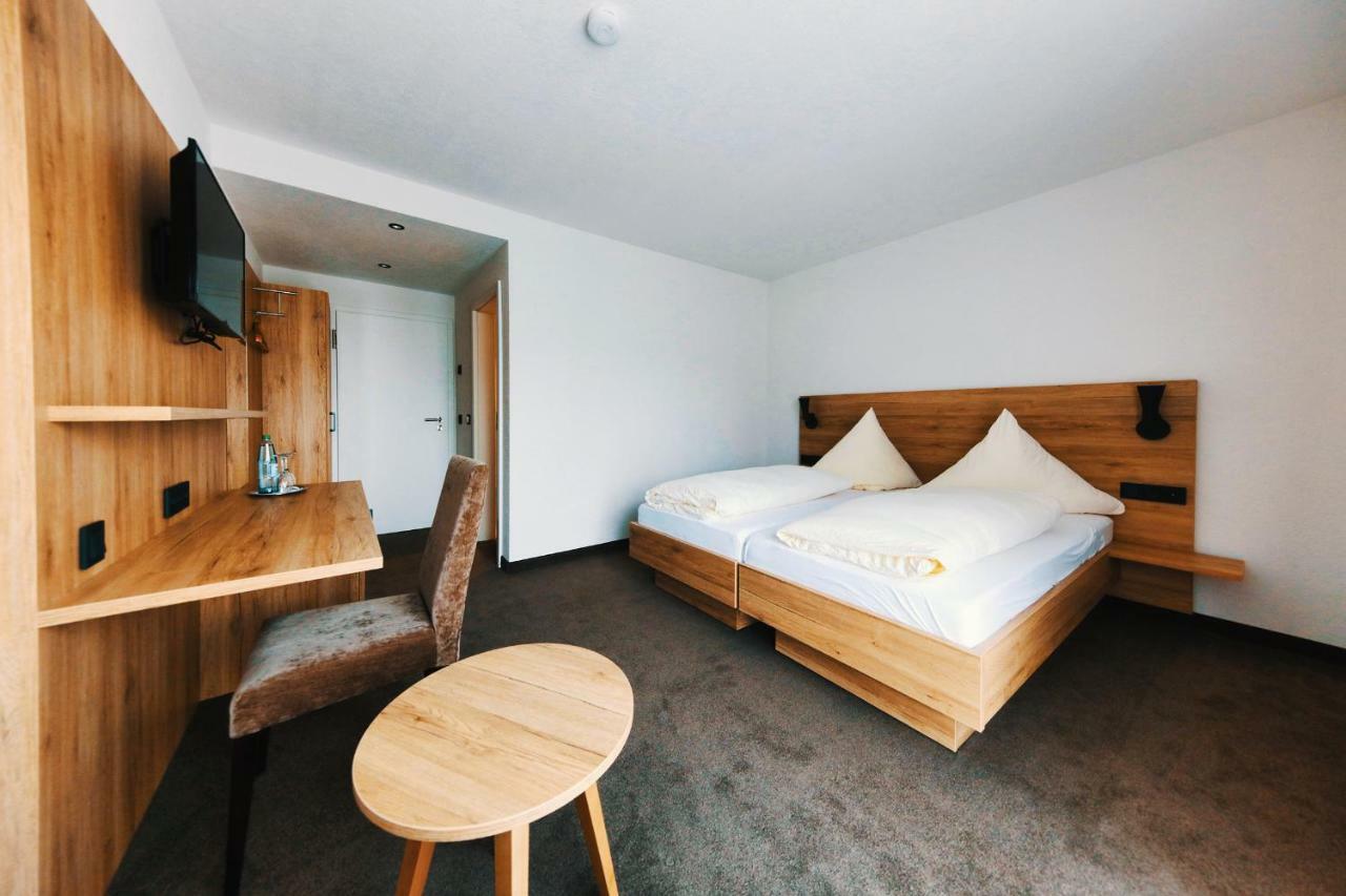 Hotel Linde Pfalz Silz  Buitenkant foto