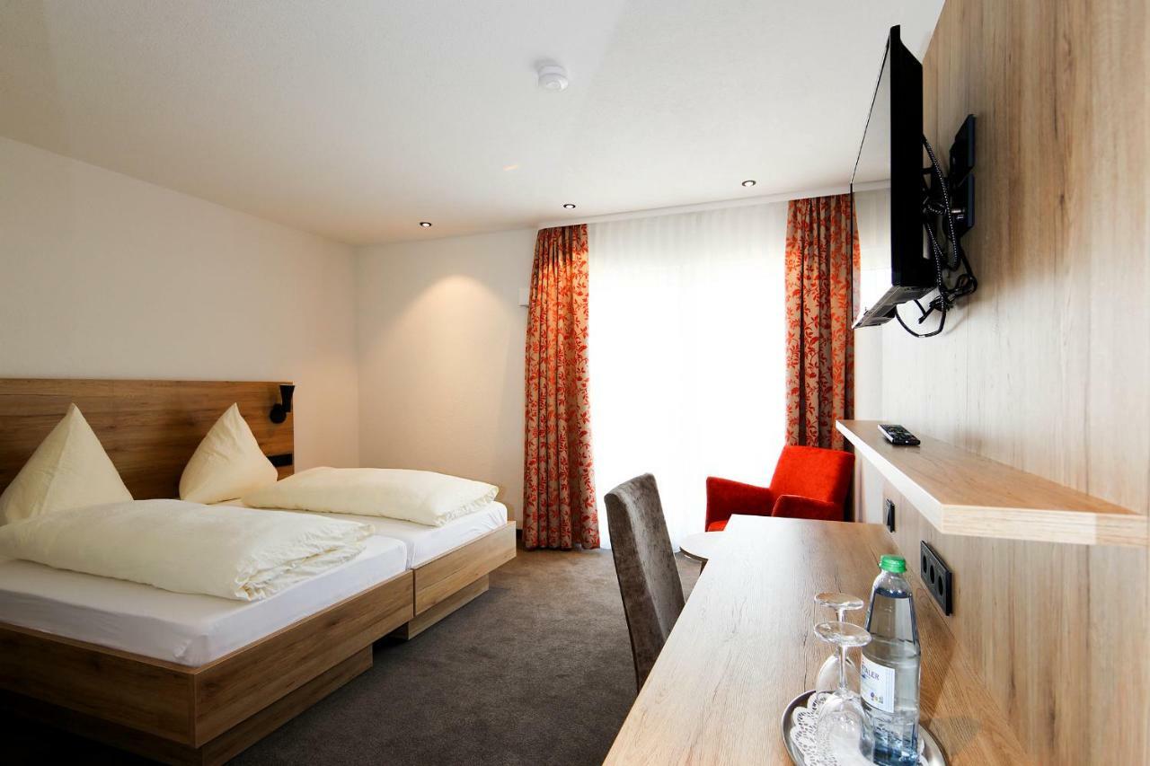 Hotel Linde Pfalz Silz  Buitenkant foto