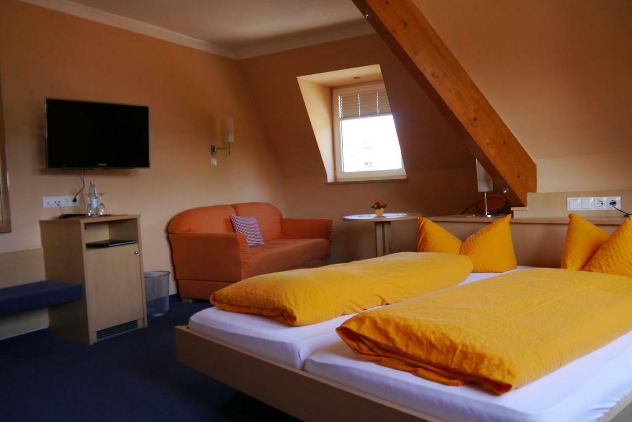 Hotel Linde Pfalz Silz  Buitenkant foto
